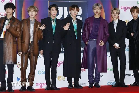 Các thành viên ban nhạc BTS tại lễ trao giải thưởng âm nhạc ở Seoul, Hàn Quốc. (Nguồn: YONHAP/TTXVN) 