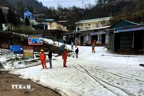 Hình ảnh mưa đá phủ trắng như tuyết gây thiệt hại lớn tại Lai Châu