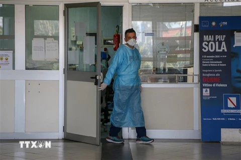 Khoa cấp cứu tại bệnh viện Cardarelli ở Naples, Italy, nơi điều trị cho bệnh nhân nhiễm COVID-19 ngày 11/3/2020. (Nguồn: AFP/TTXVN) 