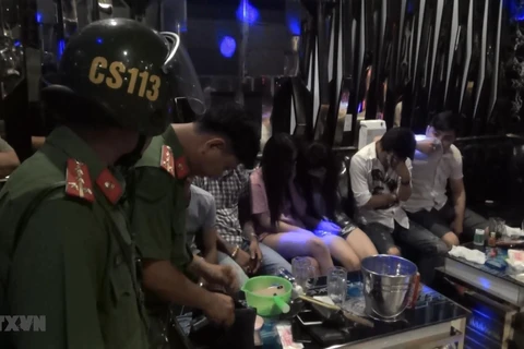Phá tụ điểm tập trung sử dụng ma túy trong quán karaoke tại Nam Định