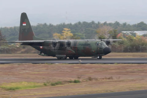 Indonesia điều máy bay quân sự nhận trang thiết bị y tế từ Trung Quốc