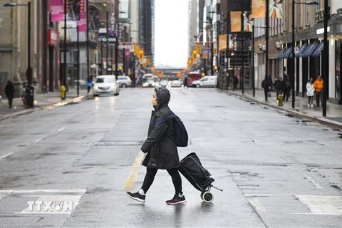 Cảnh vắng vẻ trên một tuyến phố ở Toronto, Canada do dịch COVID-19 ngày 23/3/2020. (Nguồn: THX/TTXVN) 