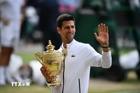Novak Djokovic đăng quang ngôi vô địch Wimbledon 2019 tại London, Anh ngày 14/7/2019. (Nguồn: AFP/TTXVN) 