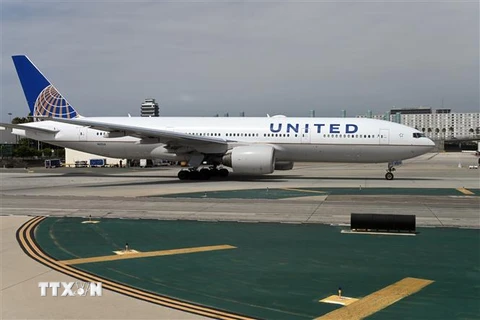Máy bay của hãng hàng không United Airlines tại sân bay quốc tế Los Angeles, Mỹ. (Nguồn: AFP/TTXVN) 