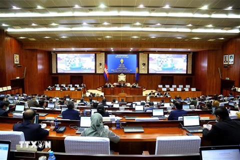Toàn cảnh phiên họp Quốc hội về dự thảo luật tình trạng khẩn cấp quốc gia ở Phnom Penh, ngày 10/4/2020. (Nguồn: AFP/TTXVN) 