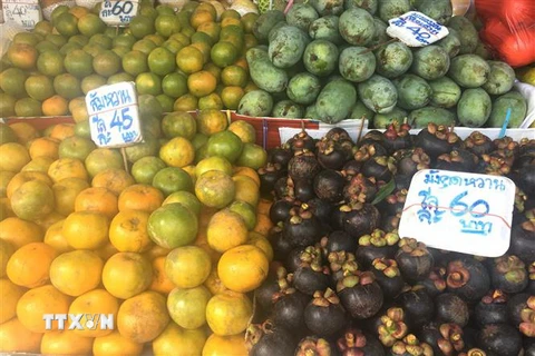 Trái cây được bày bán trong một khu chợ đầu mối ở thủ đô Bangkok. (Ảnh: Ngọc Quang/TTXVN) 
