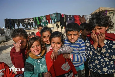 Trẻ em tại một trại tị nạn ở tỉnh Idlib, Syria, ngày 10/3/2020. (Nguồn: THX/TTXVN) 