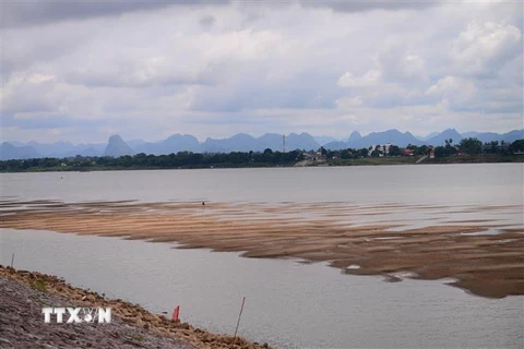 Mực nước sông Mekong tại tỉnh Nakhon Phanom (Thái Lan) hồi năm 2019. (Ảnh: Hữu Kiên/TTXVN) 