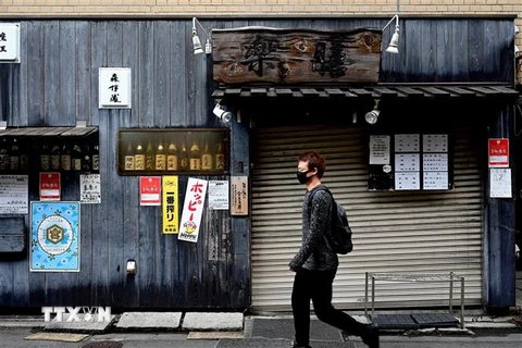 Nhiều nhà hàng phải đóng cửa do dịch COVID-19 tại Tokyo, Nhật Bản, ngày 28/4/2020. (Nguồn: AFP/TTXVN) 