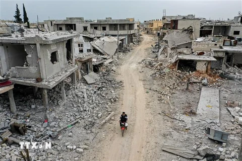 Cảnh đổ nát sau các vụ không kích tại Idlib, Syria, ngày 12/3/2020. (Nguồn: AFP/TTXVN) 