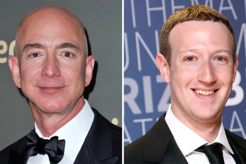 Jeff Bezos và Mark Zuckerberg. (Nguồn: Getty Images) 