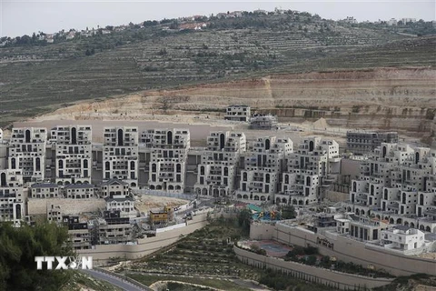 Khu định cư Do thái Givat Zeev của Israel ở gần thành phố Ramallah, Bờ Tây ngày 10/6/2020. (Nguồn: AFP/TTXVN) 