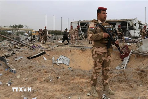 Lực lượng an ninh Iraq tại hiện trường một vụ tấn công. (Nguồn: AFP/TTXVN) 