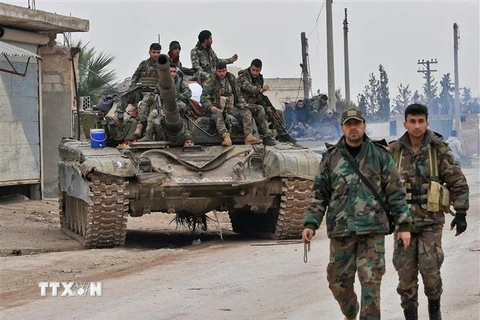 Binh sỹ Syria tiến vào làng Tall Touqan thuộc tỉnh Idlib, Tây Bắc Syria ngày 5/2/2020. (Nguồn: AFP/TTXVN) 