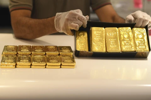 Vàng được bày bán tại một cửa hàng vàng ở Dubai, Các tiểu Vương quốc Ả rập Thống nhất. (Nguồn: AFP/TTXVN)