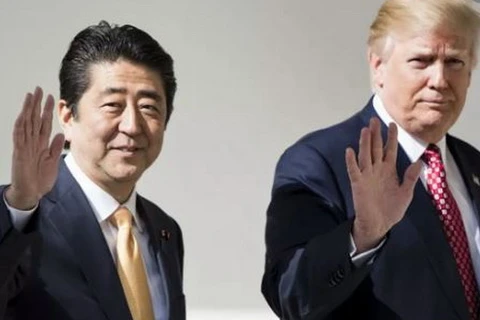 Tổng thống Mỹ Donald Trump (phải) và Thủ tướng Nhật Bản Abe Shinzo. (Nguồn: france24.com) 