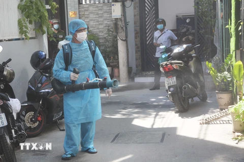 Hình ảnh Đà Nẵng khử khuẩn tại khu dân cư của bệnh nhân 418