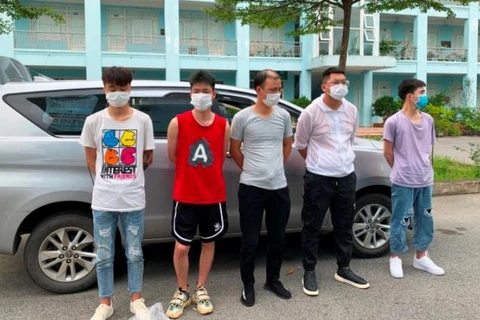 Lào Cai bắt giữ 2 xe chở 10 người Trung Quốc nhập cảnh trái phép