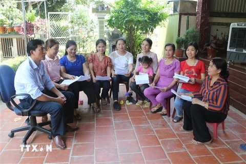 Câu lạc bộ dân ca ví, giặm Hồng Sơn, xã Kim Liên, huyện Nam Đàn, tỉnh Nghệ An có 50 thành viên, sinh hoạt đều đặn 1 tháng/lần. (Ảnh: Bích Huệ/TTXVN) 