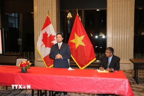 Đại sứ Việt Nam tại Canada Phạm Cao Phong tham dự và phát biểu tại buổi lễ. (Nguồn: TTXVN) 