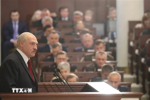 Tổng thống Belarus Alexander Lukashenko tuyên bố sẽ đáp trả các nước áp đặt trừng phạt đối với Belarus. (Nguồn: AFP/TTXVN)