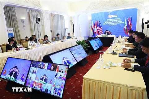 Phó Thủ tướng, Bộ trưởng Ngoại giao Phạm Bình Minh chủ trì Đối thoại cấp Bộ trưởng ASEAN về Thúc đẩy vai trò của Phụ nữ đối với hòa bình và an ninh bền vững. (Ảnh: Lâm Khánh/TTXVN) 