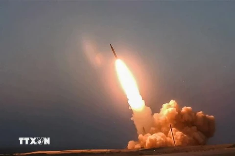 Tên lửa Ghassem Soleimani do Iran chế tạo được phóng thử từ một địa điểm bí mật. (Nguồn: AFP/TTXVN) 
