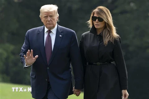 Tổng thống Mỹ Donald Trump (trái) cùng Đệ nhất phu nhân Melania Trump tại Nhà Trắng ngày 11/9/2020. (Nguồn: AFP/TTXVN) 