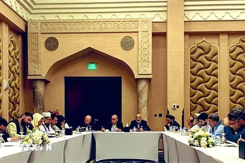 Phái đoàn Chính phủ Afghanistan trước vòng đàm phán với các đại diện Taliban tại Doha, Qatar ngày 15/9/2020. (Nguồn: AFP/TTXVN) 