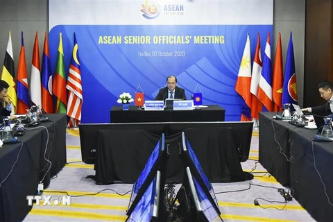 Thứ trưởng Bộ Ngoại giao Nguyễn Quốc Dũng chủ trì Hội nghị trực tuyến các Quan chức cao cấp ASEAN (SOM). (Nguồn: TTXVN) 