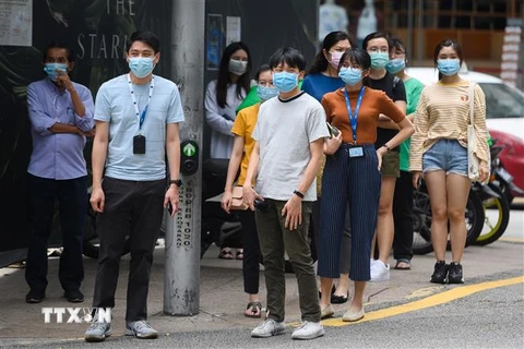 Người dân đeo khẩu trang phòng lây nhiễm COVID-19 tại Kuala Lumpur, Malaysia ngày 7/10/2020. (Nguồn: AFP/TTXVN) 