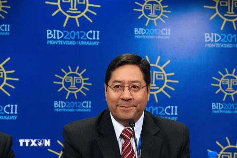 Ông Luis Arce, khi còn đảm đương chức Bộ trưởng Kinh tế Bolivia, phát biểu tại một cuộc họp báo ở Montevideo, Uruguay. (Nguồn: AFP/TTXVN) 