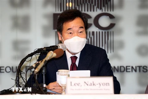 Thủ tướng Hàn Quốc Lee Nak-yon tại cuộc họp báo ở Seoul, Hàn Quốc, ngày 21/10/2020. (Nguồn: YONHAP/TTXVN) 