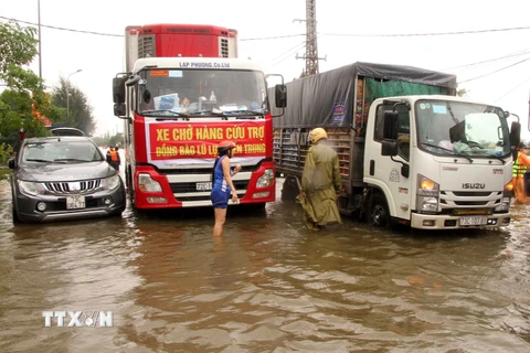 [Photo] Hàng vạn tấm lòng nghĩa tình đang hướng về vùng lũ Quảng Bình