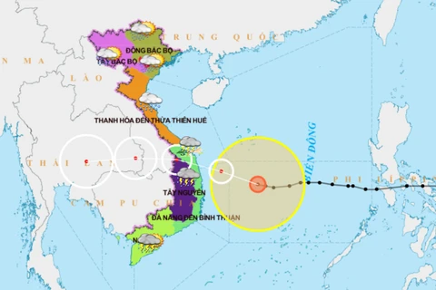 Lực lượng quân đội kêu gọi tàu thuyền tránh trú bão số 9 vào âu tàu của đảo Song Tử Tây, Trường Sa, Khánh Hòa. (Nguồn: TTXVN phát) 