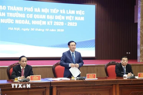 Bí thư Thành ủy Hà Nội Vương Đình Huệ phát biểu tại buổi tiếp và làm việc với Đoàn Trưởng cơ quan đại diện Việt Nam tại nước ngoài, nhiệm kỳ 2020-2023. (Nguồn: TTXVN) 