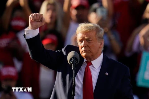 Tổng thống Mỹ đương nhiệm Donald Trump tại cuộc vận động tranh cử ở Goodyear, bang Arizona, ngày 28/10/2020. (Nguồn: AP/TTXVN) 