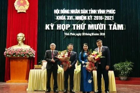 Ông Lê Duy Thành (thứ 2, bên trái) được bầu làm Chủ tịch Ủy ban Nhân dân tỉnh Vĩnh Phúc. (Nguồn: Vinhphuc.gov.vn) 
