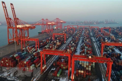 Vận chuyển hàng hóa tại cảng Tangshan, tỉnh Hà Bắc, Trung Quốc. (Nguồn: THX/TTXVN) 
