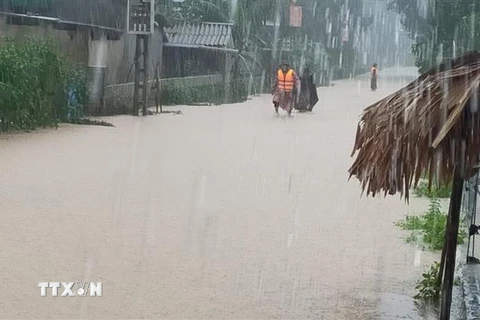 Nhiều tuyến đường ở xã Cẩm Mỹ, huyện Cẩm Xuyên, Hà Tĩnh ngập lụt do mưa lớn hồi cuối tháng 10. (Nguồn: TTXVN phát) 