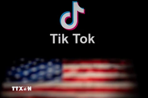 Biểu tượng TikTok trên màn hình máy tính. (Nguồn: AFP/TTXVN) 