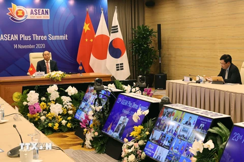 Thủ tướng Nguyễn Xuân Phúc, Chủ tịch ASEAN 2020 chủ trì Hội nghị Cấp cao ASEAN+3 lần thứ 23 tại điểm cầu Hà Nội. (Ảnh: Thống Nhất/TTXVN) 