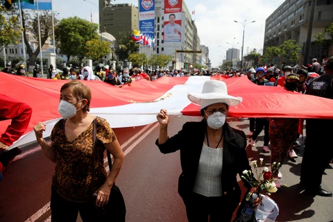 Những người biểu tình tại Lima, Peru. (Nguồn: Reuters) 