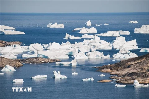 Băng trôi trên sông băng ở gần Kulusuk, Greenland, ngày 15/8/2019. (Nguồn: AFP/TTXVN) 