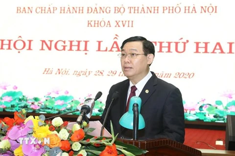 Bí thư Thành ủy Hà Nội Vương Đình Huệ phát biểu khai mạc hội nghị. (Ảnh: Văn Điệp/TTXVN) 
