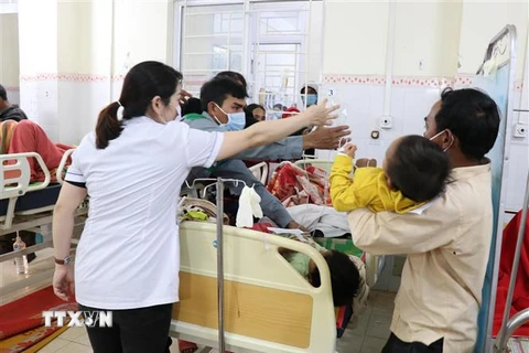 Đa số nạn nhân bị ngộ độc thực phẩm là trẻ em của hai xã Ia Le và Ia Phang, huyện Chư Pưh. (Ảnh: Hồng Điệp/TTXVN) 