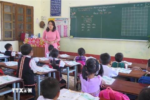 Lớp học tiếng Việt của học sinh lớp một, trường Tiểu học Đặng Trần Côn, tỉnh Kon Tum. (Ảnh: Dư Toán/TTXVN) 