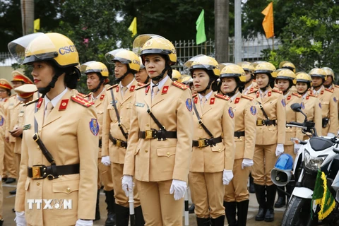 Cảnh sát giao thông ra quân bảo đảm trật tự an toàn cho Đại hội Đảng