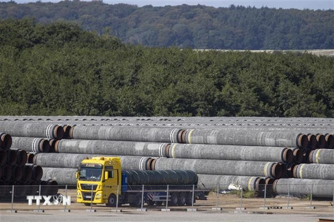 Các ống dẫn khí đốt của dự án Dòng chảy phương Bắc 2 được xếp tại cảng Mukran, gần Sassnitz, Đông Bắc nước Đức ngày 7/9/2020. (Nguồn: AFP/TTXVN) 