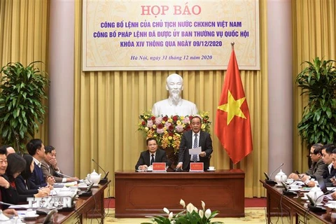 Phó Chủ nhiệm Văn phòng Chủ tịch nước Lê Khánh Hải chủ trì họp báo. (Nguồn: TTXVN) 